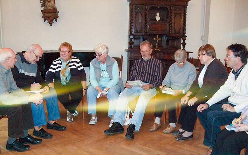 Themenrunde beim monatlichen Treffen, Foto: Anneliese Kuhnigk