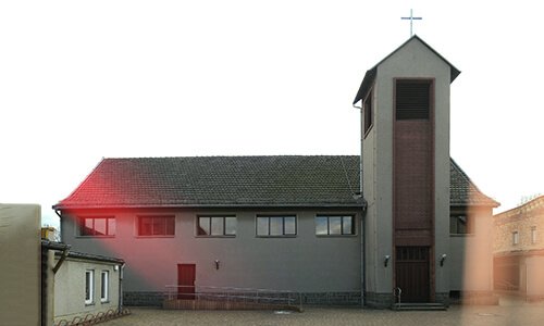Kirche in Engelsdorf vom Kirchplatz aus